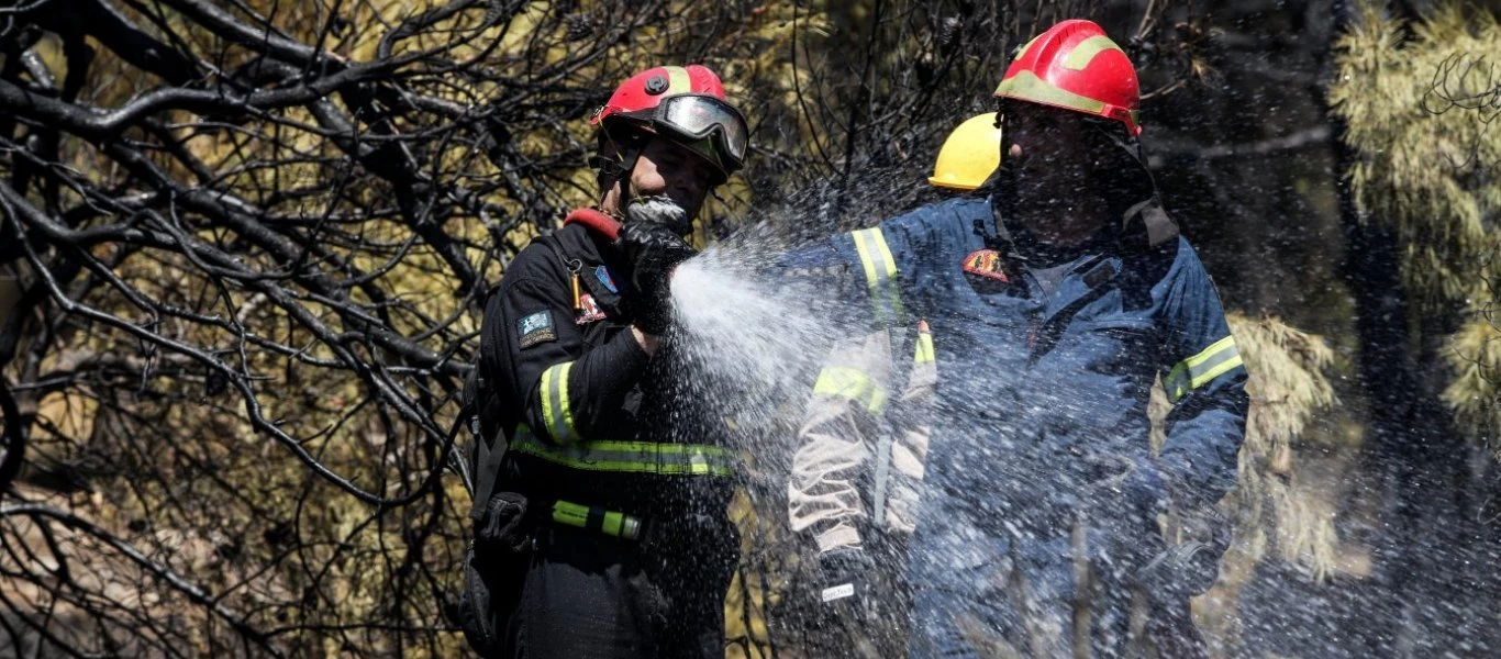 Πυρκαγιά στο Μενίδι - Επιχειρούν 10 πυροσβέστες